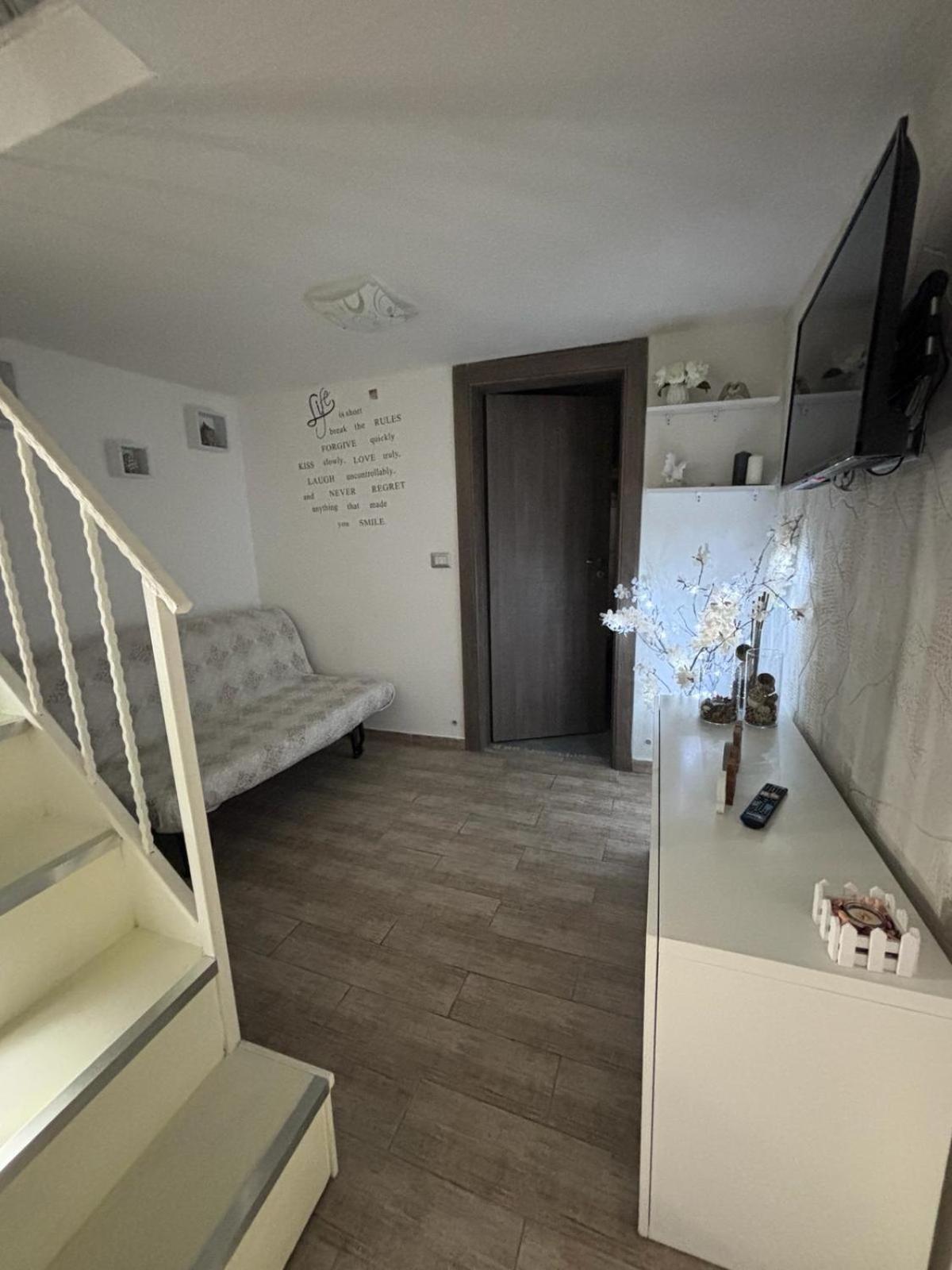 La Casa Di Zia Raf Apartment เนเปิลส์ ภายนอก รูปภาพ