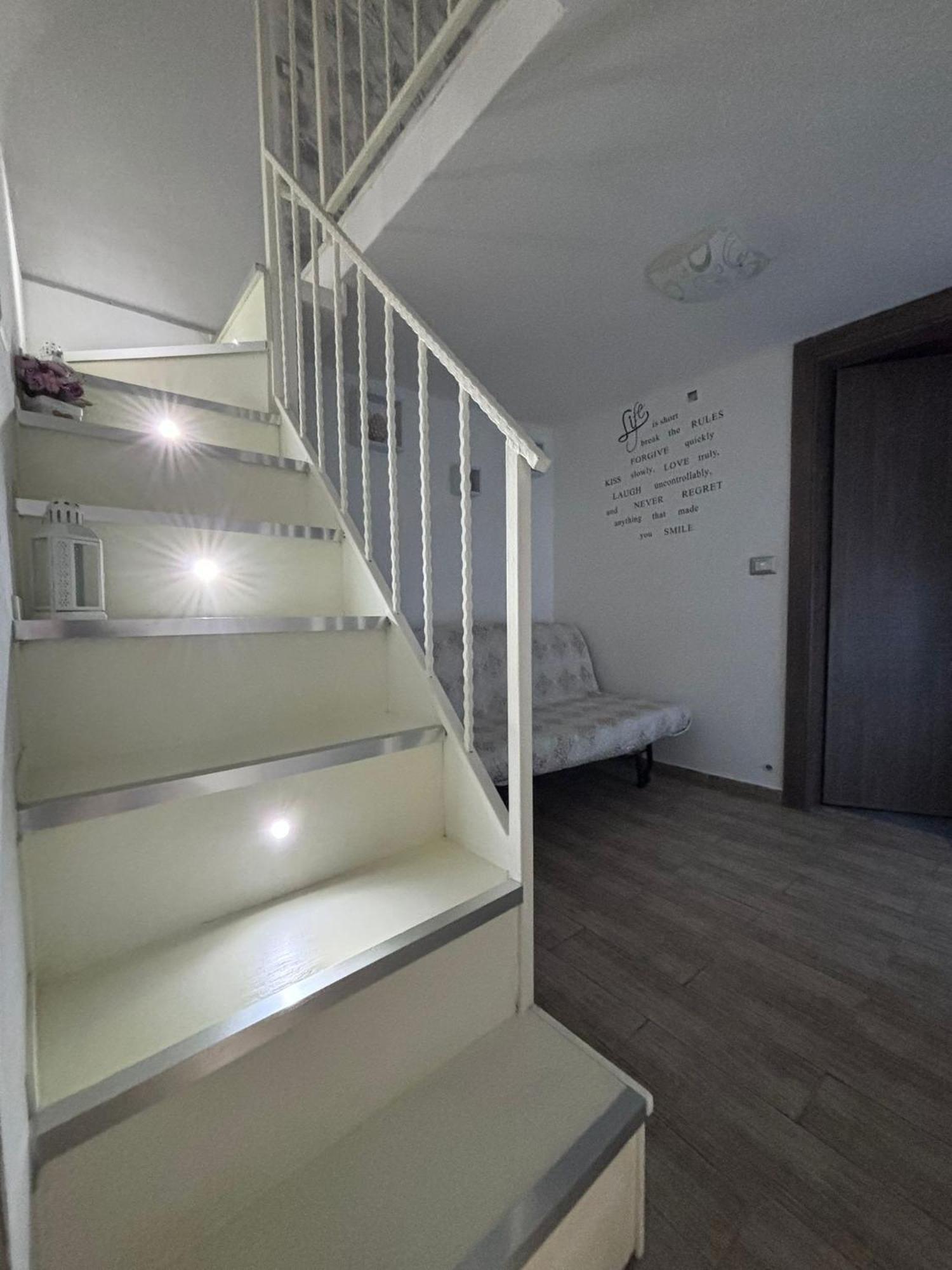 La Casa Di Zia Raf Apartment เนเปิลส์ ภายนอก รูปภาพ
