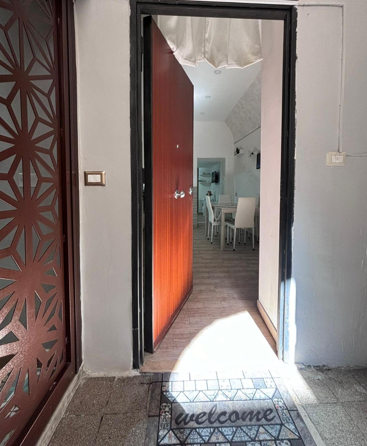 La Casa Di Zia Raf Apartment เนเปิลส์ ภายนอก รูปภาพ
