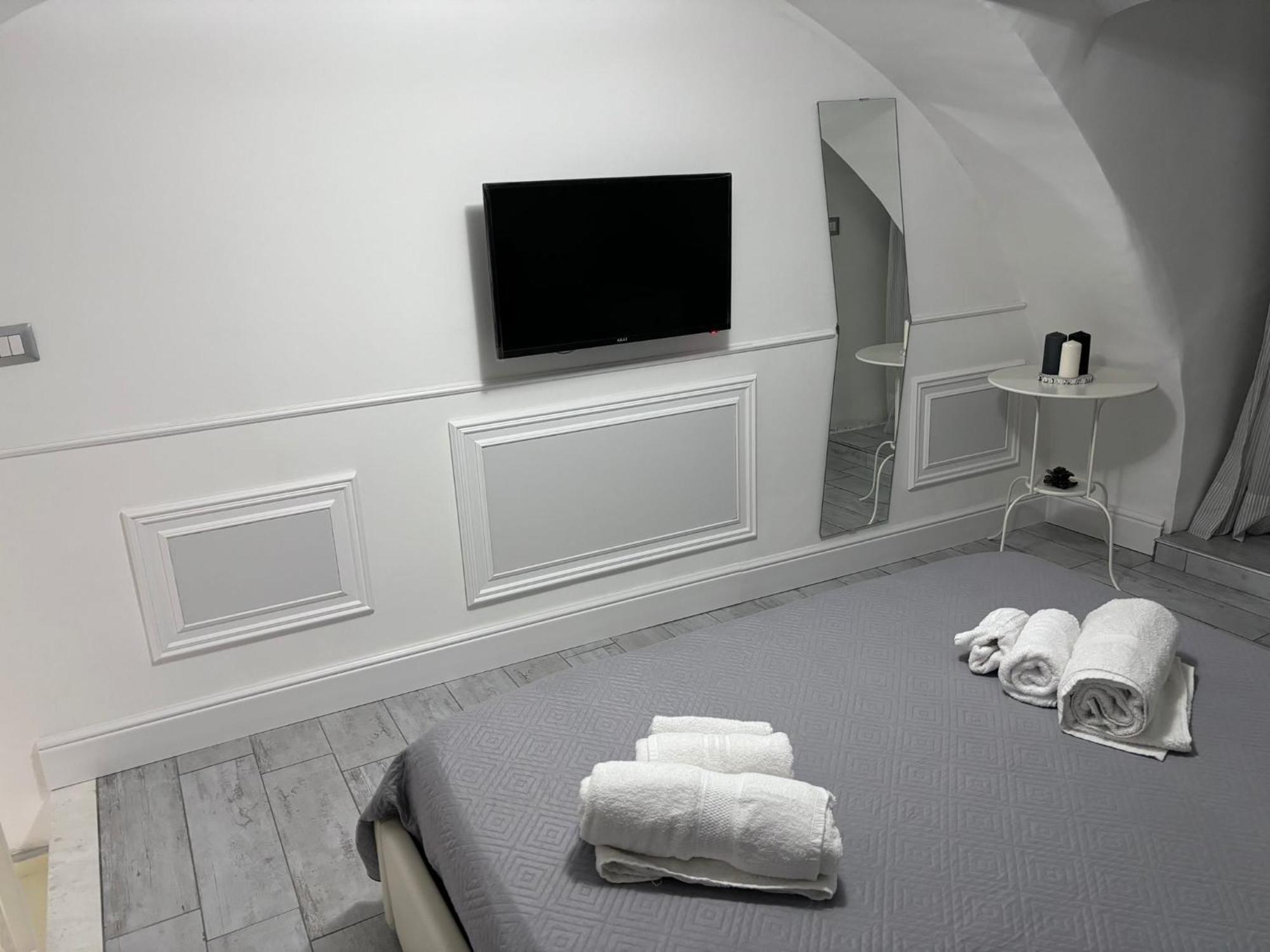 La Casa Di Zia Raf Apartment เนเปิลส์ ภายนอก รูปภาพ